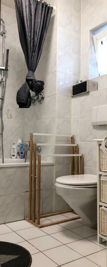 Parkplatz Und Balkon - Burberg'S Heimathafen In Wiesbaden Zewnętrze zdjęcie